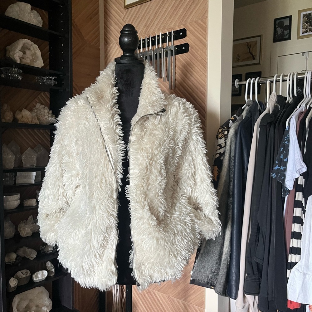 Super cute white faux fur fluffy bomber style light jacket with zipper & pockets